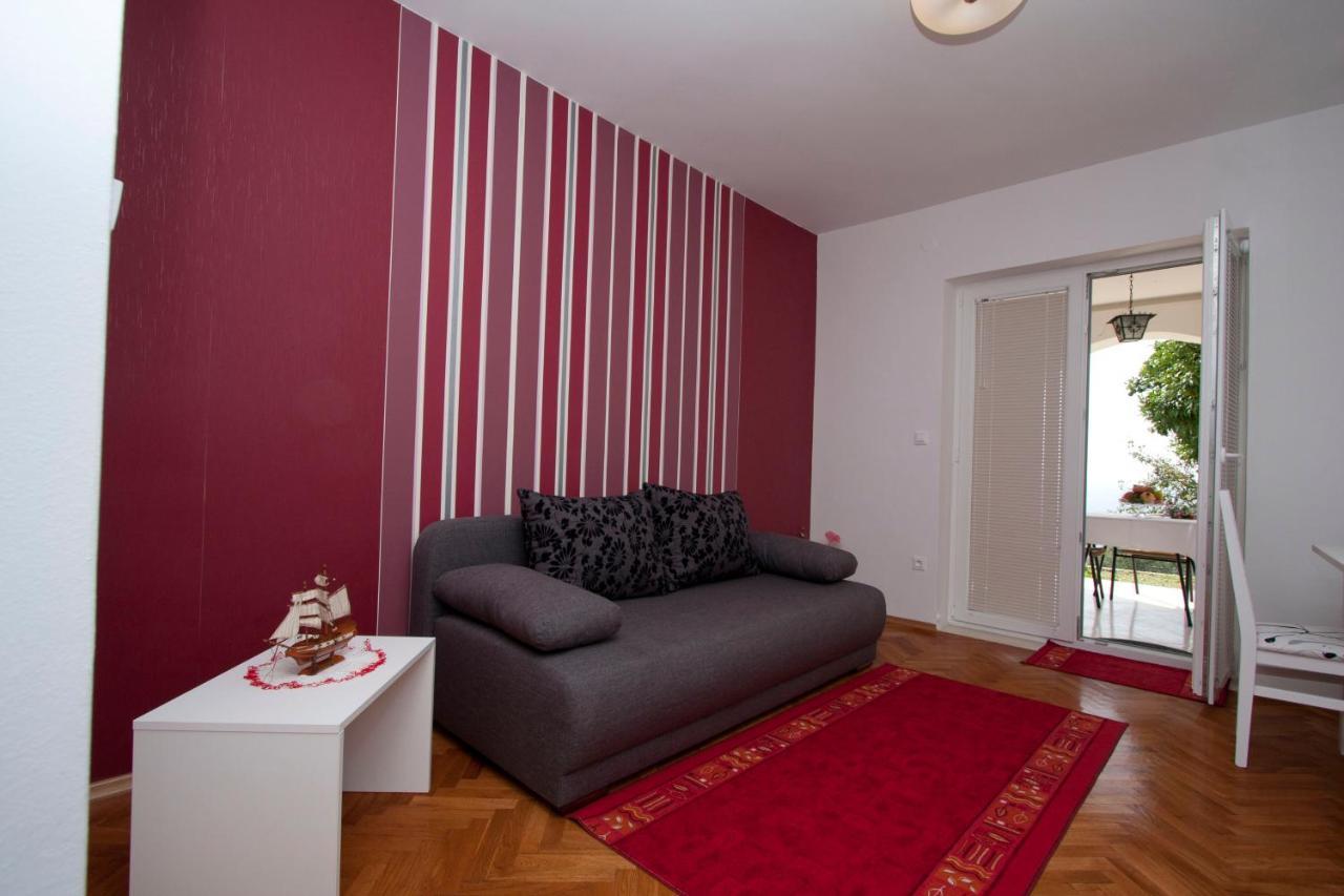 Guest house Burin Mlini Extérieur photo