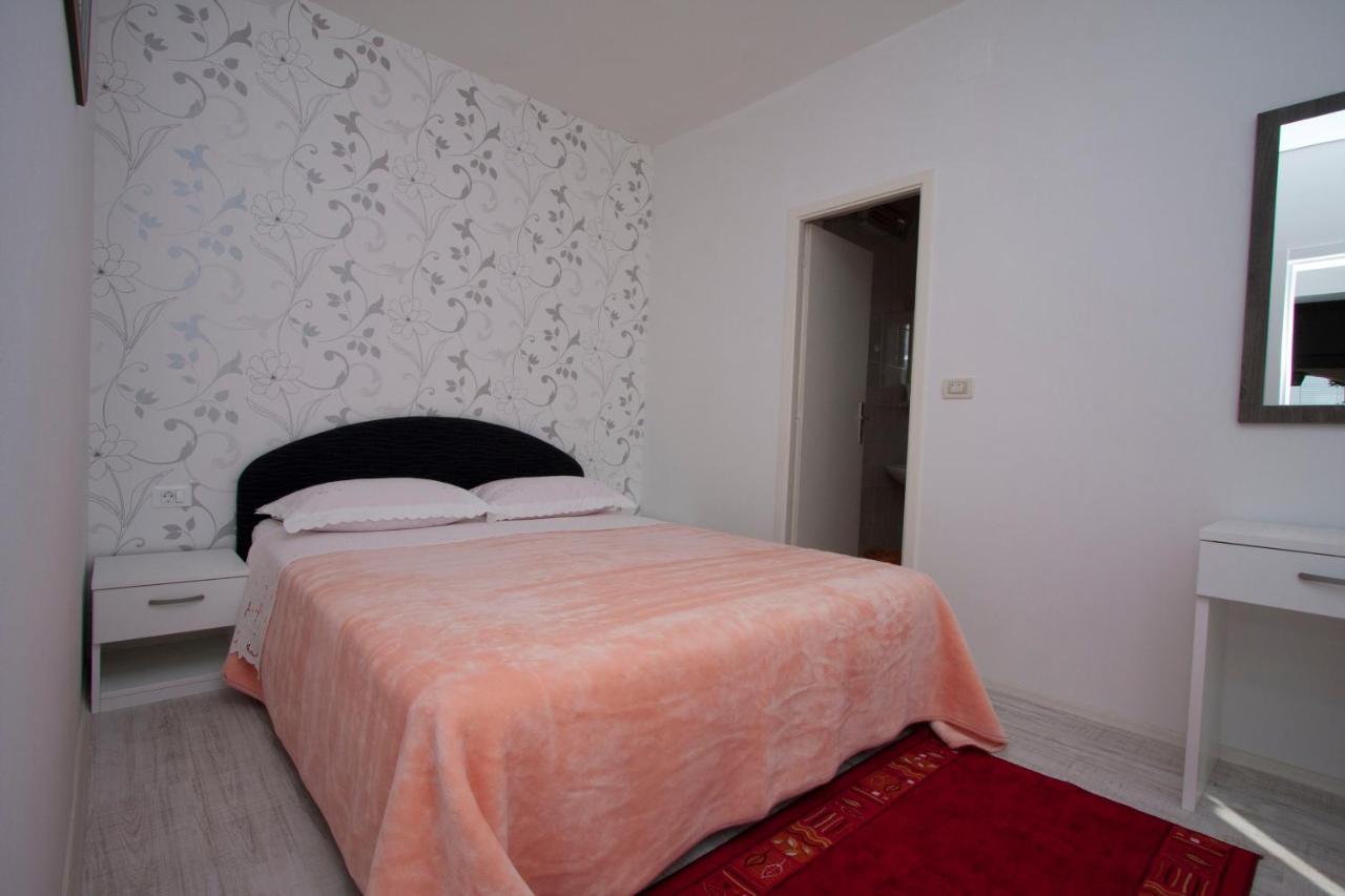 Guest house Burin Mlini Extérieur photo