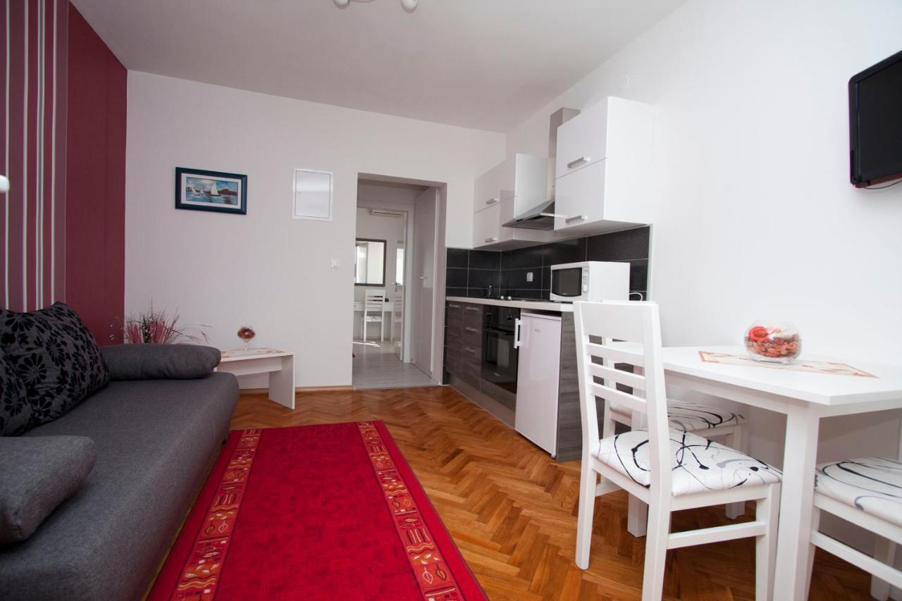Guest house Burin Mlini Extérieur photo