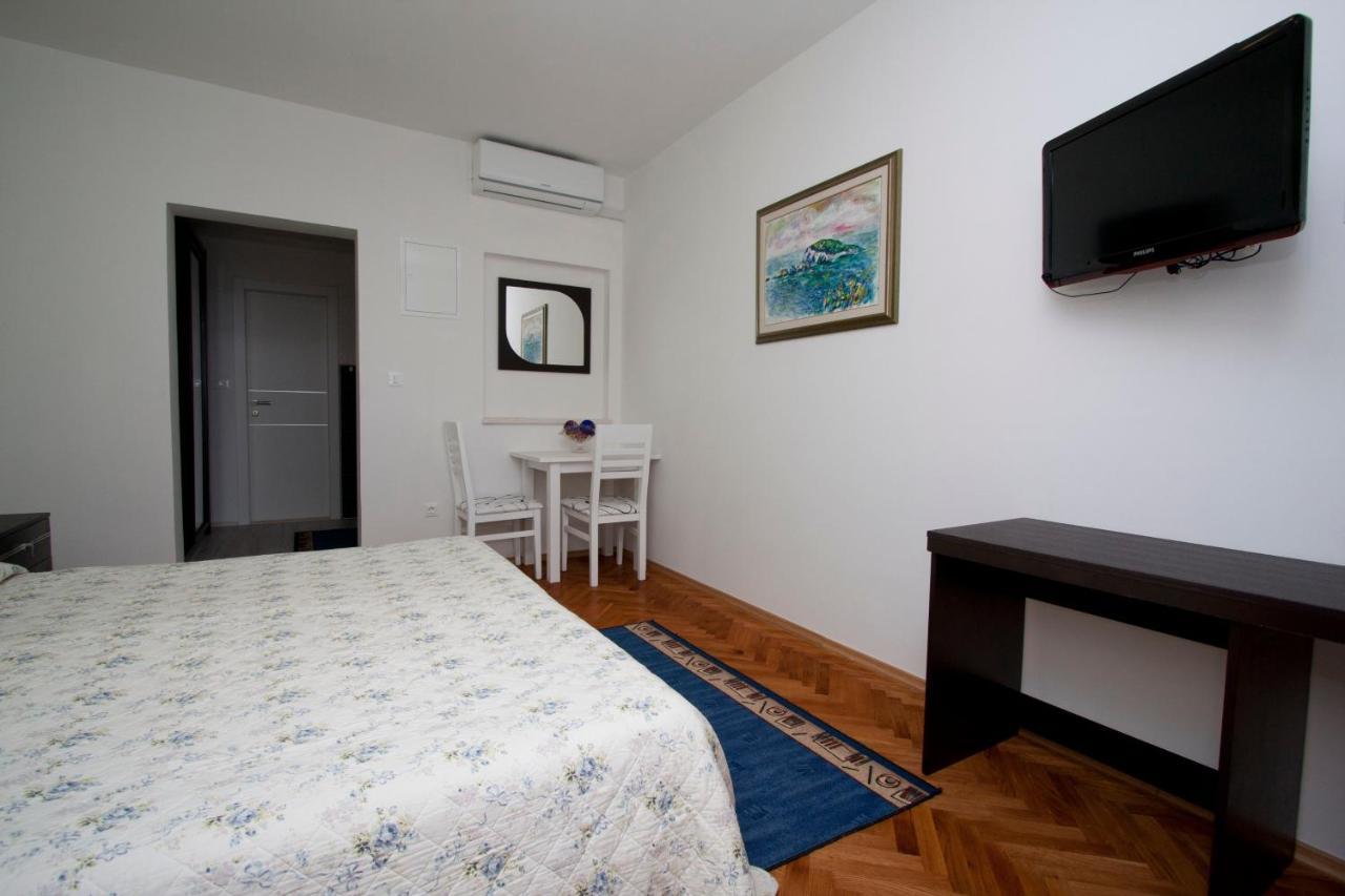 Guest house Burin Mlini Extérieur photo