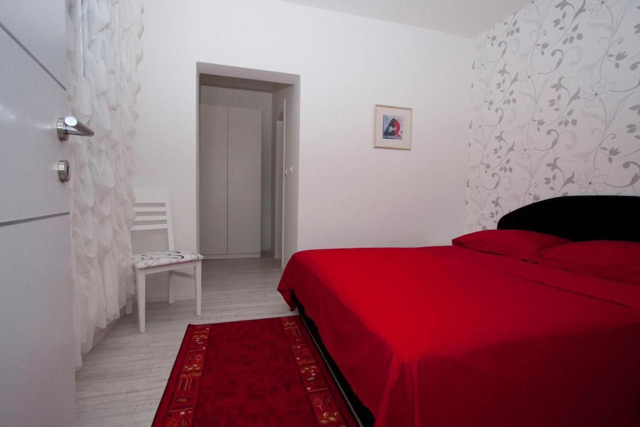 Guest house Burin Mlini Extérieur photo